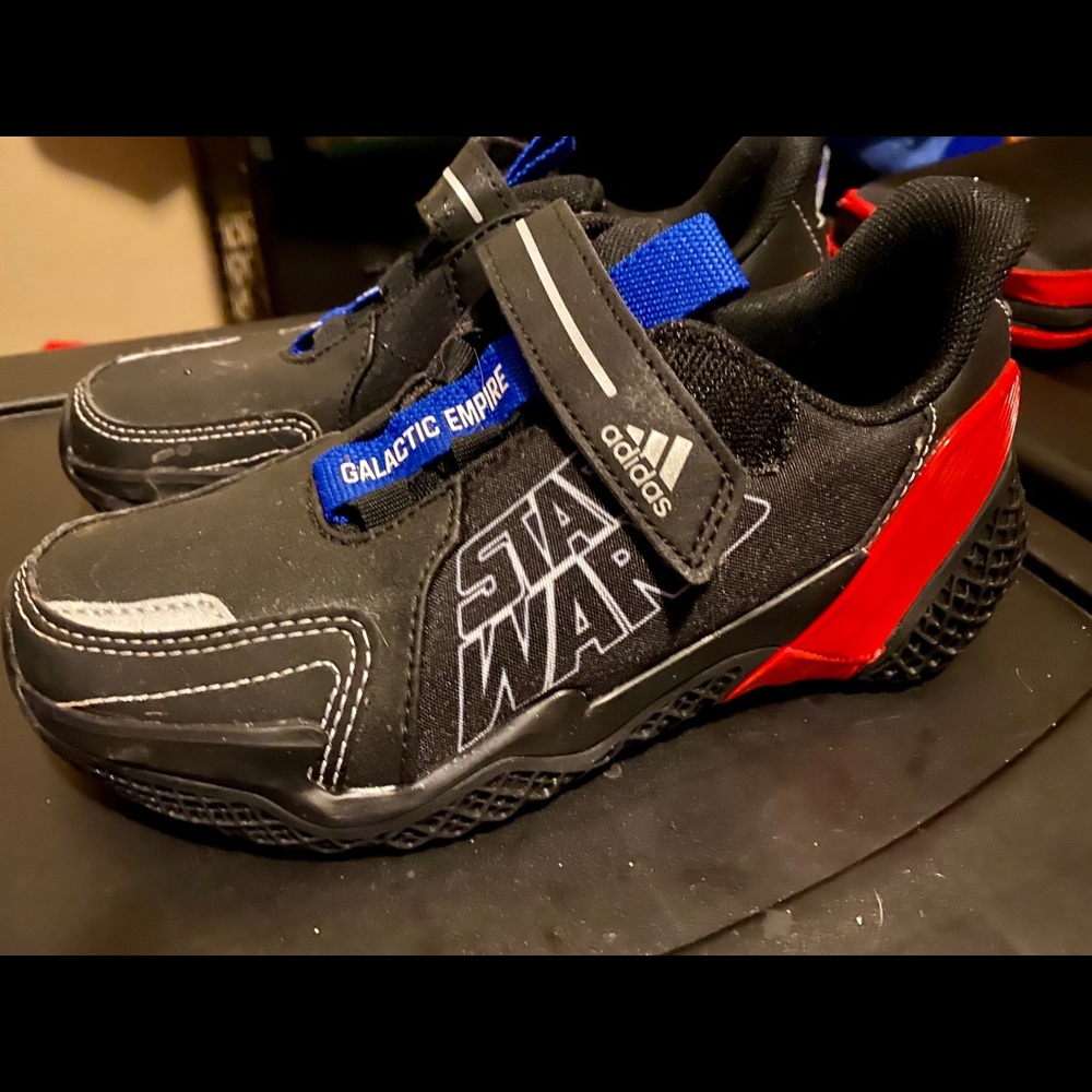 Boys Star Wars Adidas sz 1